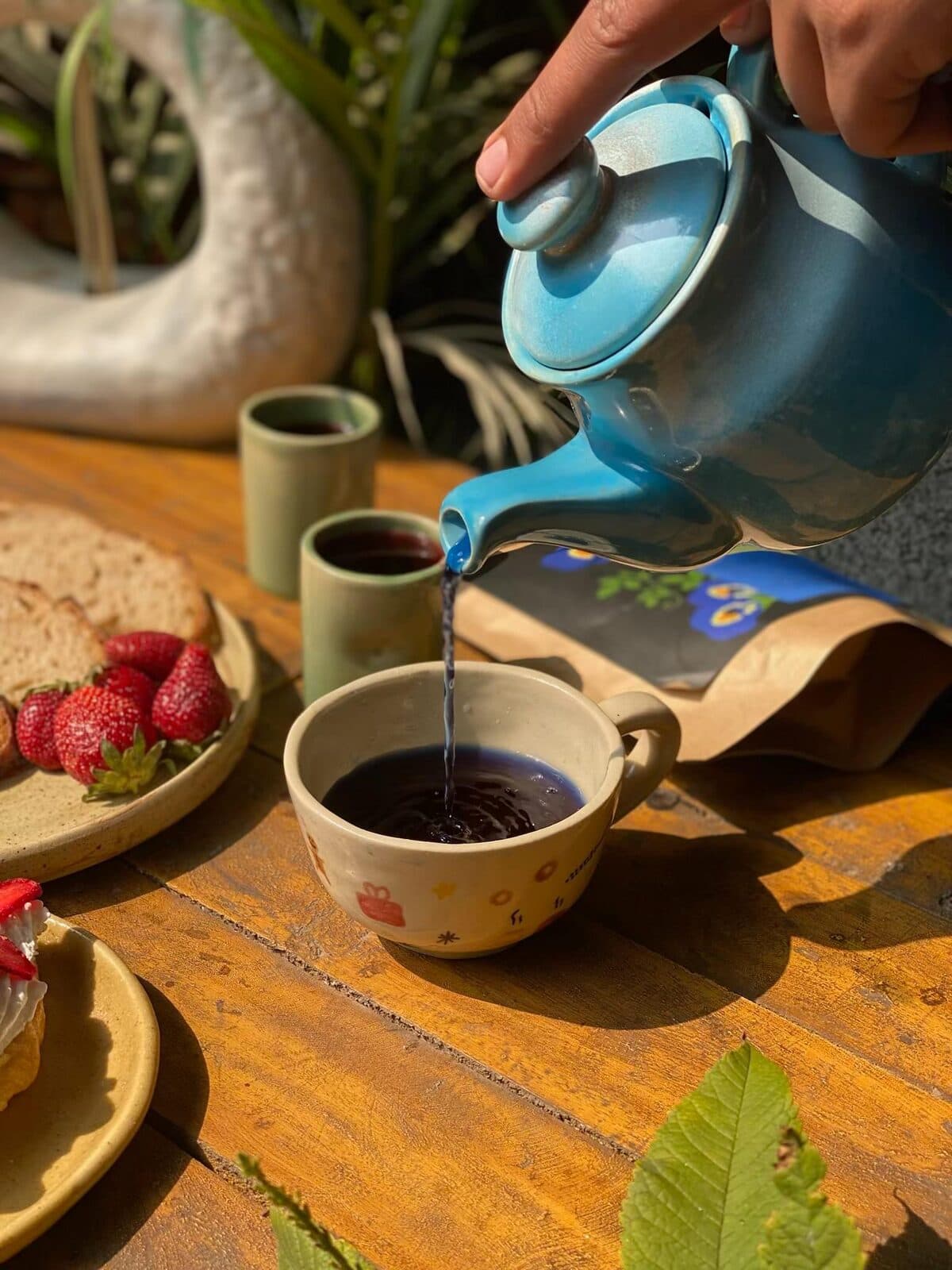 Pouring a cup at an outdoor 1DM table